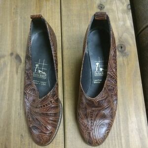 Women's TicTacToes Brown Leather Uppers Shoes Size 7 1/2 7.5 Tic Tac Toes